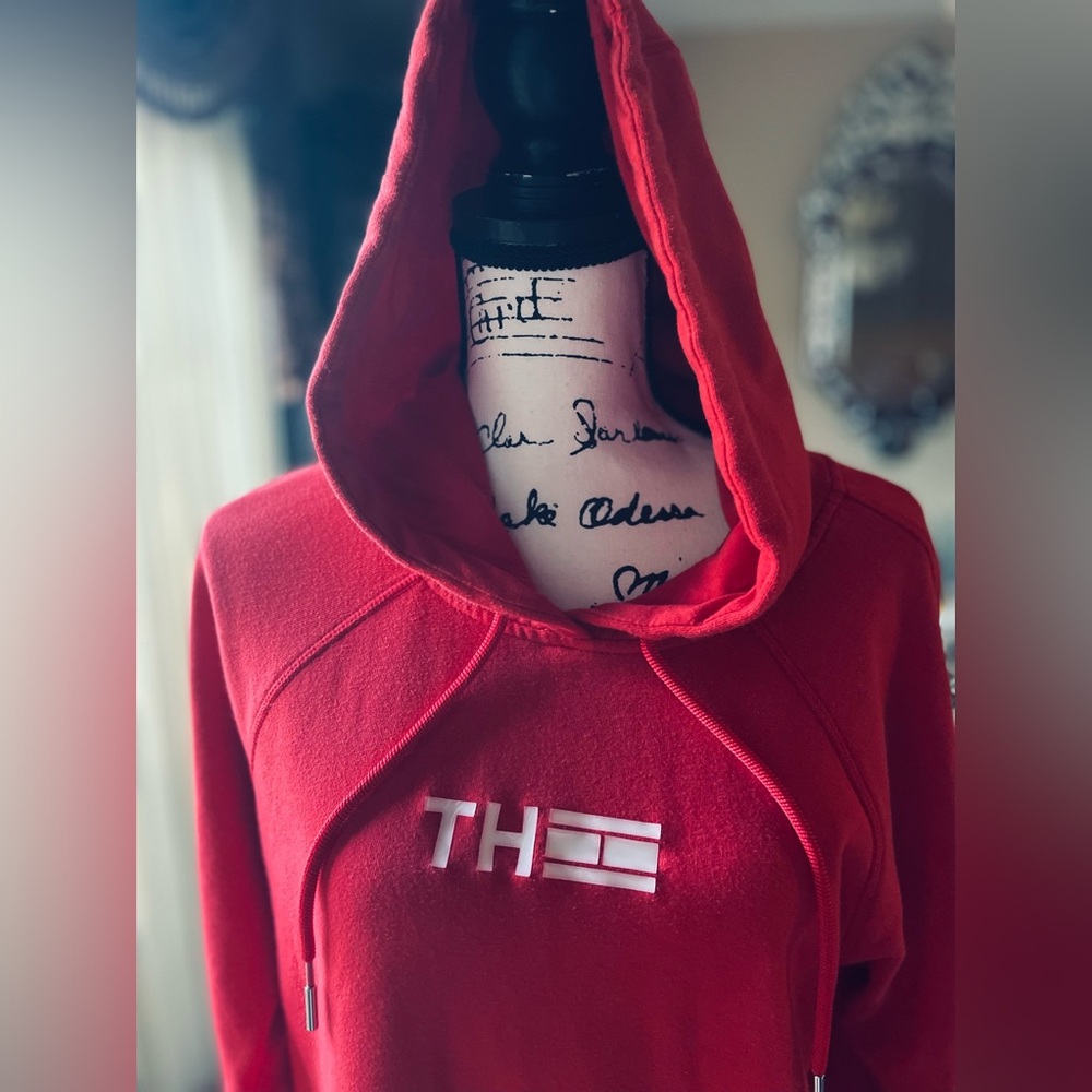 2/$17. 
“TOMMY HILFIGER” RED HOODIE SIZE L